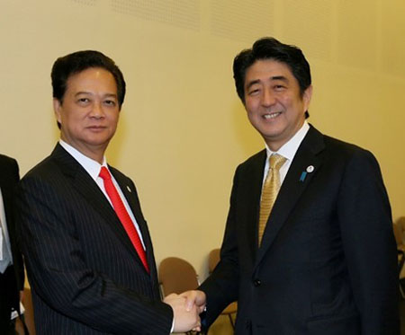 Thủ tướng Nguyễn Tấn Dũng và Thủ tướng Nhật Bản Shinzo Abe.